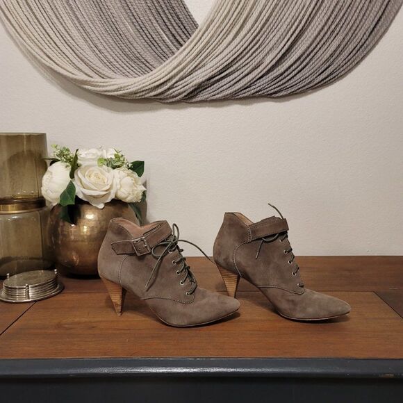Belle by Sigerson Morrison Suede Pointed Ankle Boots Sz 6 - Picture 4 of 7